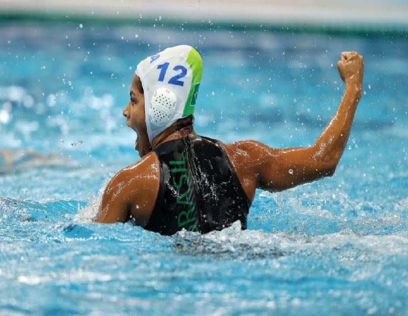 Atleta de polo aquático da ABDA, Letícia Belório jogará temporada na Hungria