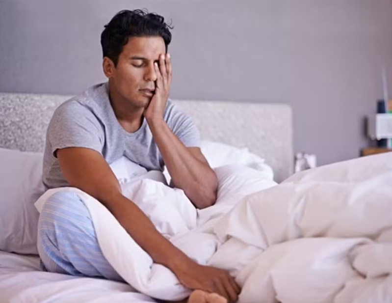 Um cochilo pode te salvar de noites mal dormidas no fim de semana? Entenda